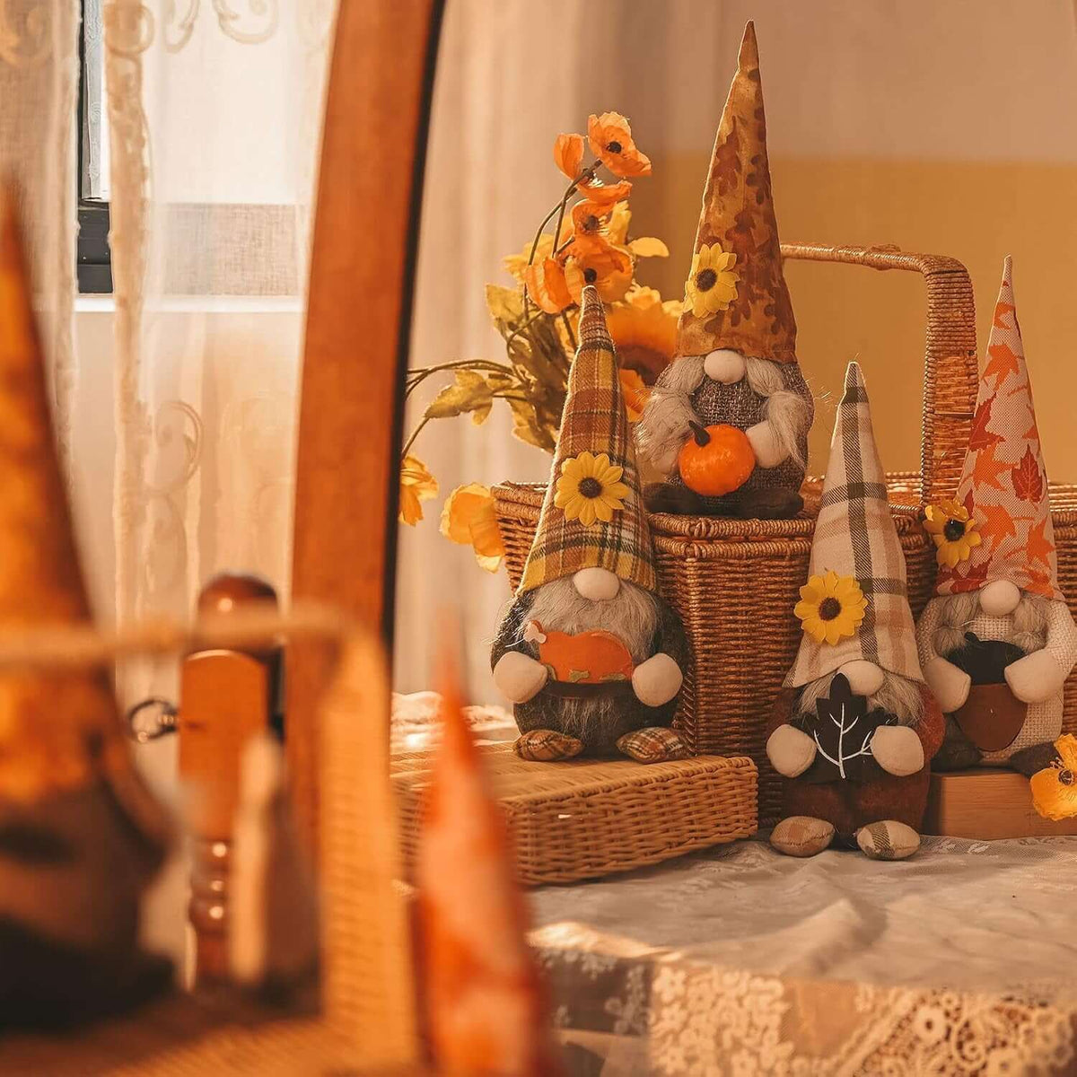 Thanksgiving Fall Gnomes Autumn 4Pcs Plush Gnomes Elf Decorations, Handmade Thanksgiving Day Gift Tomte Swedish Gnome Doll for Table Ornaments